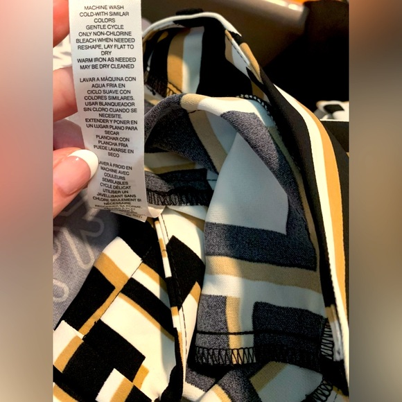 NWT - Chico’s Deco Square Print Wide Left Pants Size 1.5 Orig $99  Sell $40 - Picture 8 of 9